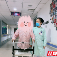 八旬老人骨折 人工股骨头置换术后重迈人生路