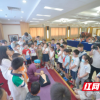 学急救长知识！急自救夏令营让学生们“玩”着学