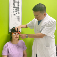 双眼皮与近视手术联手改造 三年间眼睛的两次升级