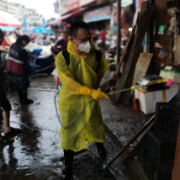 暴雨洪灾后，涟源疾控在行动