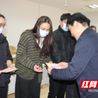 芒果公益平台联合社会爱心力量开展关爱困难地贫家庭慰问活动