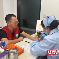 热血人生，100次挽袖！他26年献血25350毫升，为生命“续航”
