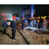溆浦县供电公司：凌晨杆迁 助力城市交通建设
