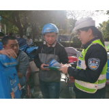 芷江交警走进饿了么外卖开展“一盔一带”安全守护主题宣传活动