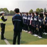 怀化市芷江公安交警进学校开展交通安全宣传活动