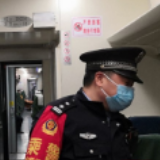 乐做“打更人” 怀铁乘警力保夜间旅客财产安全