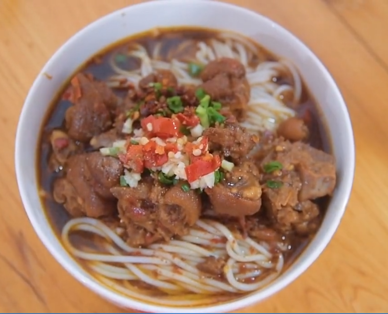 是你的唯粉④若问谁家料最足沅陵猪脚粉拔筹