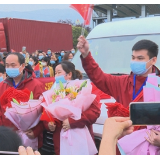 辰溪县：城乡市民自发组织 热情迎接抗“疫”英雄凯旋