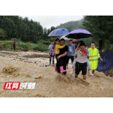 孩子们，让我们来背你们！