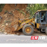 辰溪：清理国省公路塌方，消除道路安全隐患