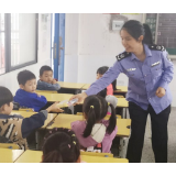  沅陵县市场监督管理局走进鹤鸣山小学普及安全知识