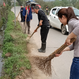 麻阳花园村：清扫道路家园靓