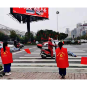 图片新闻▕ 文明交通劝导 怀化“公益小雷锋”在行动