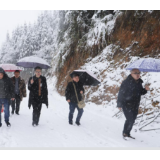 洪江市茅渡乡党政班子  雨雪冰冻天气走访慰问贫困家庭