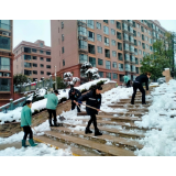 洪江市住宅小区物业全员出动 为业主出行保驾护航