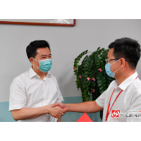 黎春秋看望慰问教师代表