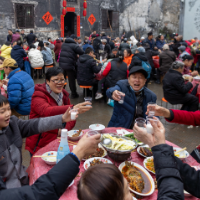 洪江古商城：浓情“百家宴”添彩洪江年味