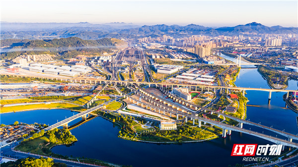 怀化国际陆港。田文国 (1).jpg 怀化国际陆港。田文国 (1).jpg