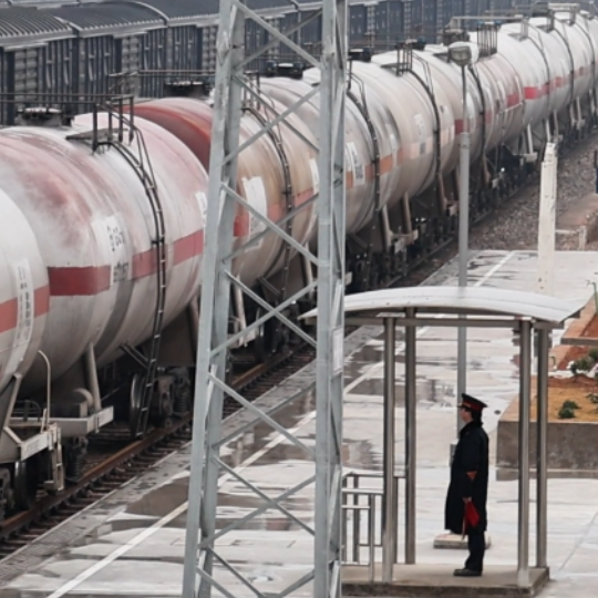 新春走基层丨春运路上的油罐“摆渡人”