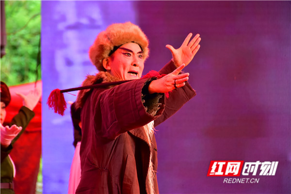 怀化市艺术馆表演京剧《智取威虎山》