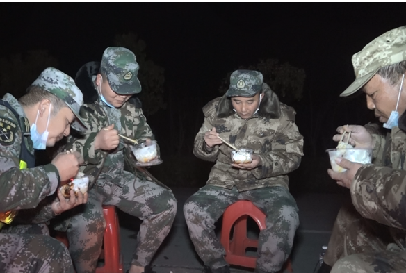 疫情防控第一线 爱心夜宵暖人心