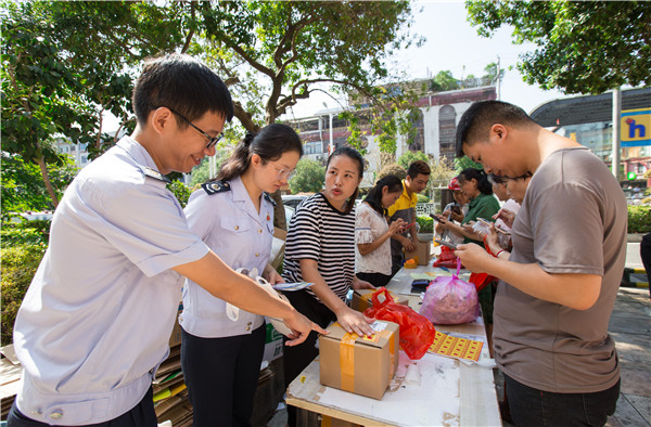 市民邮寄月饼.jpg