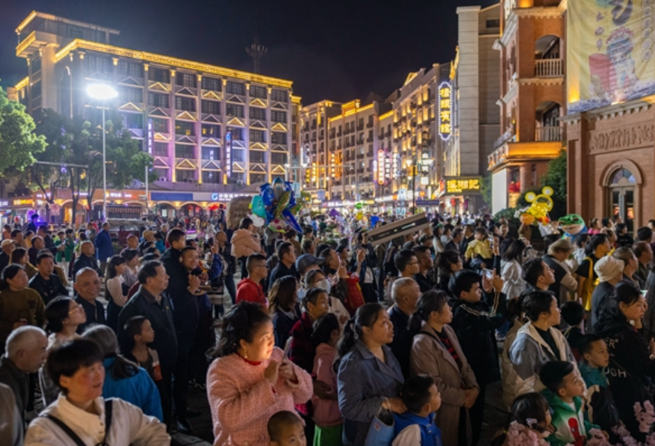 洪江古商城夜游经济精彩纷呈人气火爆