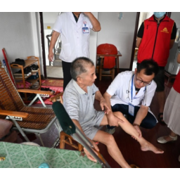 沅陵：新湘雅“知行者”医疗博士团在太安社区开展医疗帮扶活动