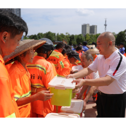 麻阳总工会：“夏送清凉”   慰问一线劳动者