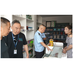 洪江市市场监管局联合烟草专卖局 开展无证经营烟草整治行动