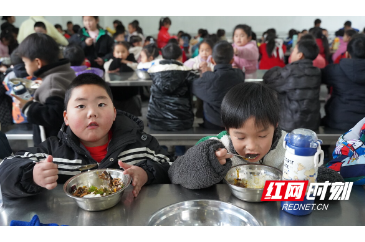 中方：把“食”事办实 校园“一餐热饭”背后的智慧变革与民生温度