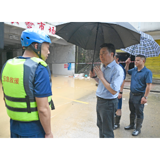 黎春秋在芷江洪江区洪江市督导检查防汛抗灾工作