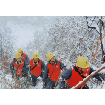 跨越冰山雪海    洪江市供电公司全力保障电网安全稳定运行