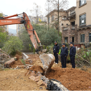 联合执法拆违建！中方县为丹桂园小区 “腾” 出公共空间