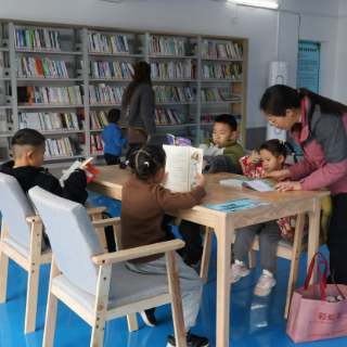 刷卡即借 + 延时开放！通道首座智慧书屋启用