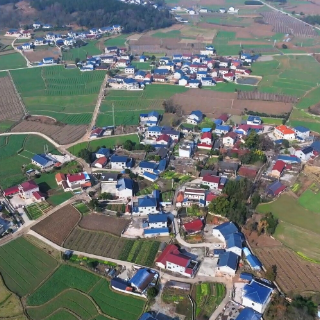 中方县下坪村：沃土生金产业旺 美丽乡村入画来