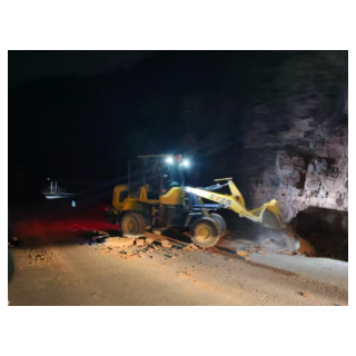 怀化沅陵：快速处置国道塌方险情 确保群众节日安全出行