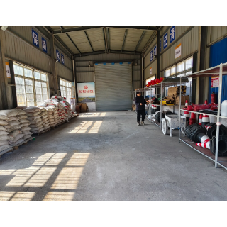 中方县：“粮草”先行 织密冬季道路“安全网”