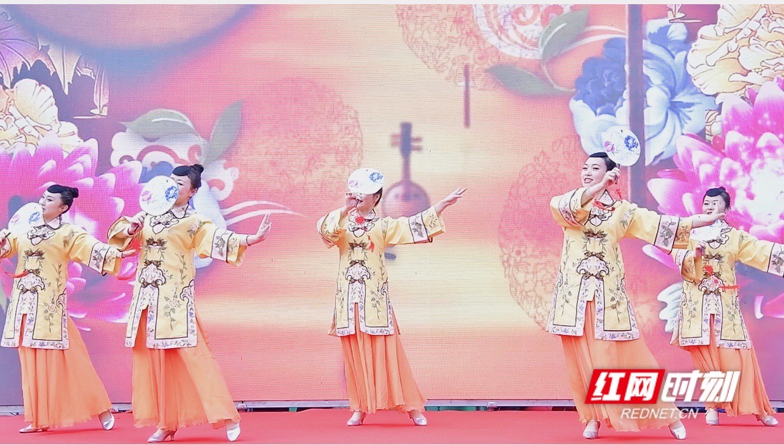 阳戏韵调《美丽乡村沐春晖》，将传统村落的保护和传承谱曲成歌。