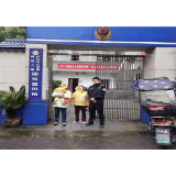 祖孙两人迷路急坏家属 民警暖心“救驾”助老幼回家