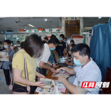 怀化市中医医院“三伏贴”开贴首日，市民纷纷趁“热”来贴