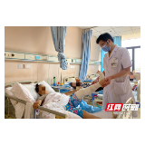 两次“私人订制”膝关节手术 帮她远离疼痛困扰