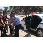 老人中暑昏厥 沅陵民警护送回家