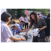 沅陵县开展“一盔一带 安全常在”暑假交通安全宣传