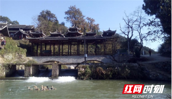 图为：坳上镇响水村响水坝风雨桥.png