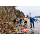 洪江市茅渡乡：快速冲锋办实事 清理落石保畅通