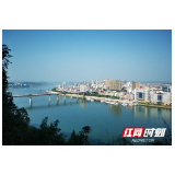 凤凰山上遥望沅陵城：情迷秋色里，人在画中游
