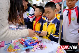 快来瞧瞧，英才思辩课堂“英才币”兑换集市好热闹！