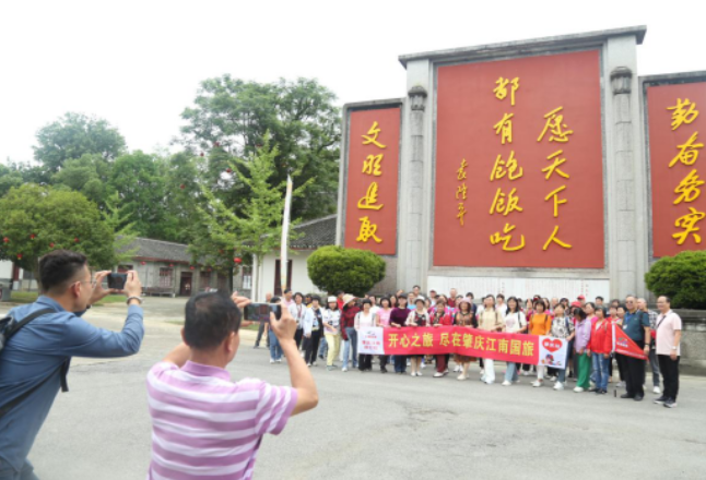 洪江市：“520·我爱你·袁院士”游安江农校纪念园活动启动
