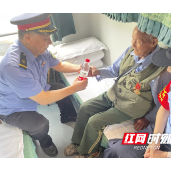 94岁抗美援朝老兵乘车外出  列车热情服务温馨接力送其回家